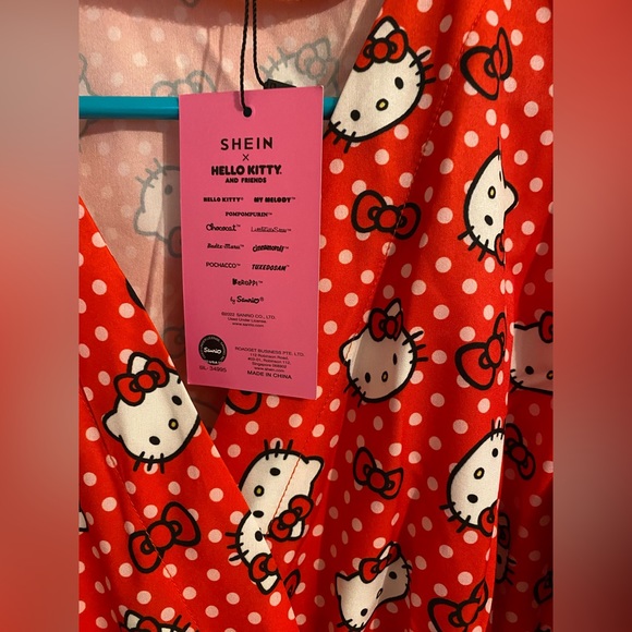 NEW WITH TAGS HELLO KITTY DRESS SANRIO/SHEIN ADULTS - Picture 3 of 9